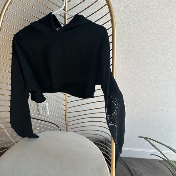 Cropped sweater with moon design on sleeve - Picture 2 of 2